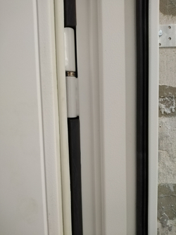 Входная дверь в квартиру с зеркалом Лабиринт Платинум / зеркало Максимум Венге ( без текстуры)