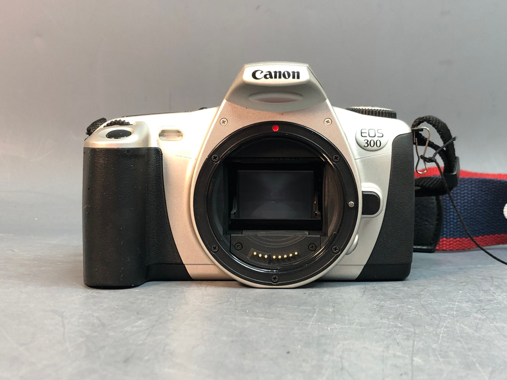 Canon EOS 300 Kit 28-90mm f 4-5.6