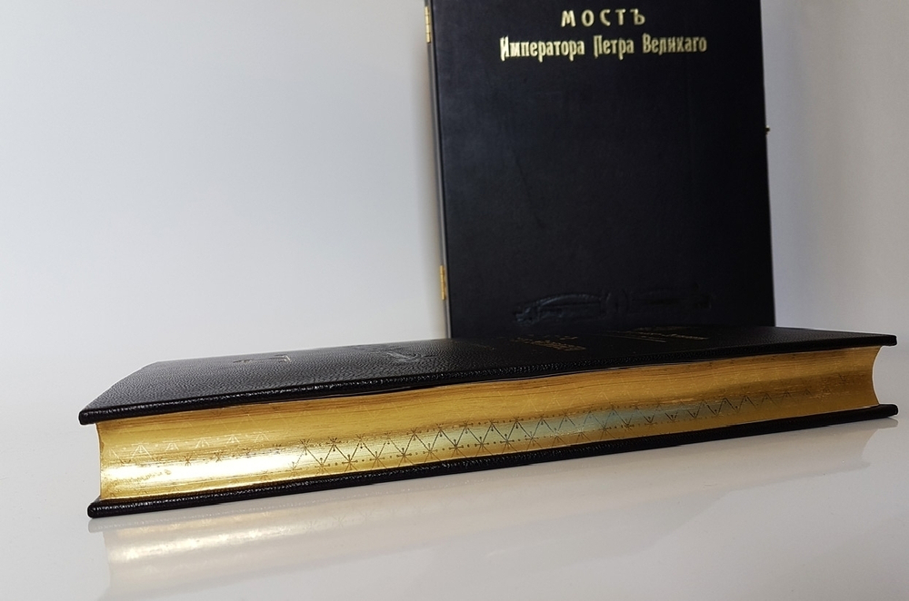 "Мост Императора Петра Великого через р. Неву в г. Санкт-Петербурге. Технический отчет". Главный инженер Г.Г.Кривошеин 1913 г.