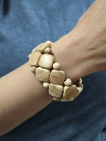 Деревянный браслет из можжевельника