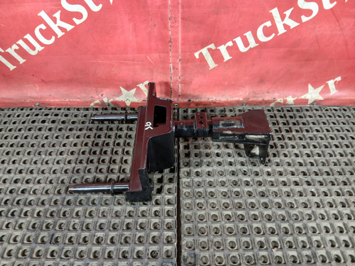 Кронштейн корпуса  подножки правый