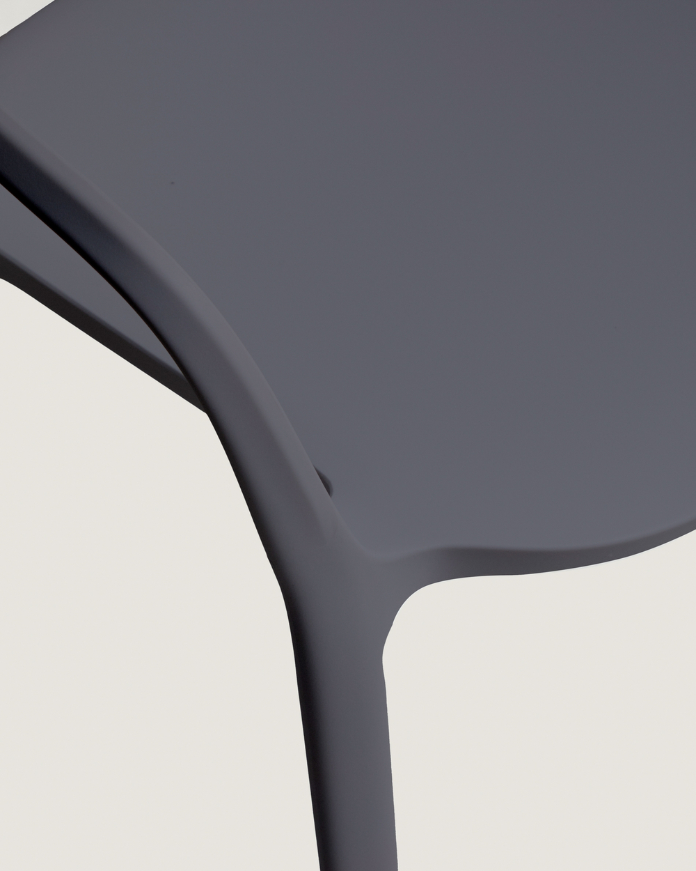 Уличный стул Ania темно-серый пластиковый