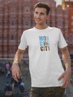 Футболка с надписью MOSCOW
