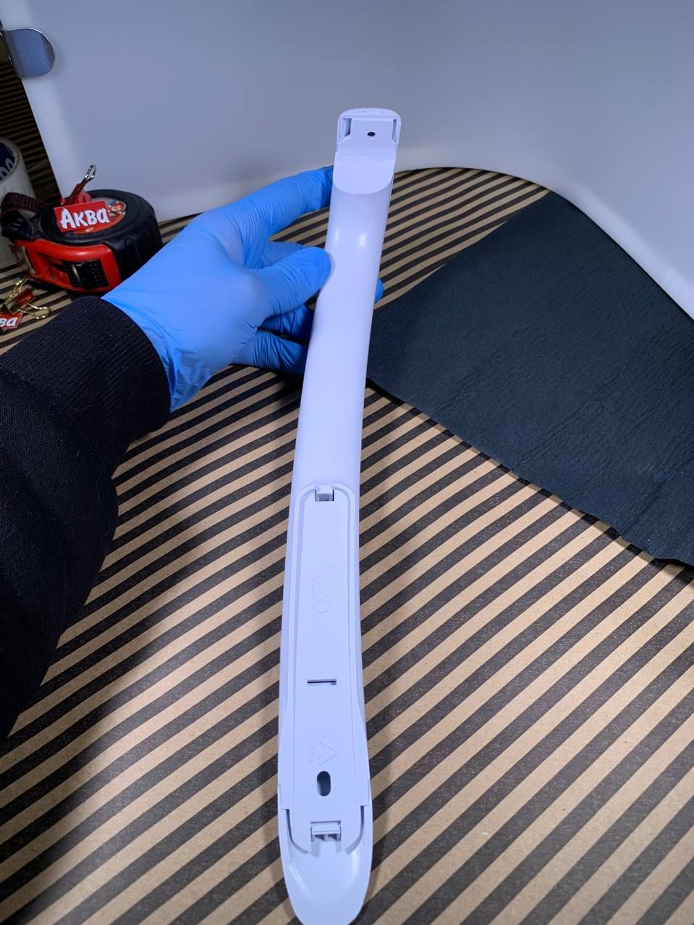 Ручка для холодильника Атлант 1704 нижняя 331603304500 +накладка