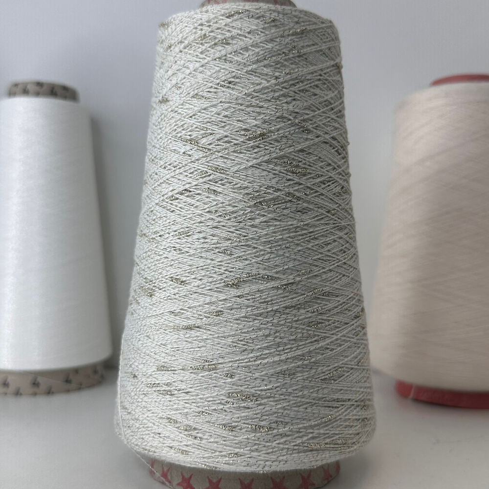 NODINO LUREX X IRON - Fashion Mill;73% вискоза, 27% люрекс фактурный; 1300м/100гр; цвет: люрекс "белое золото" на белой нити; S505. Есть бобинка: 200гр