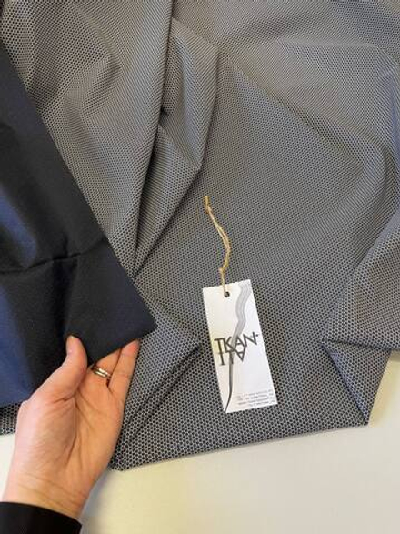 Вискоза подкладочная смесовая с принтом (90%вискоза/10%ацетат, Темно-синий фон/принт мелкие белые соты, 139, 70 гр/м2)