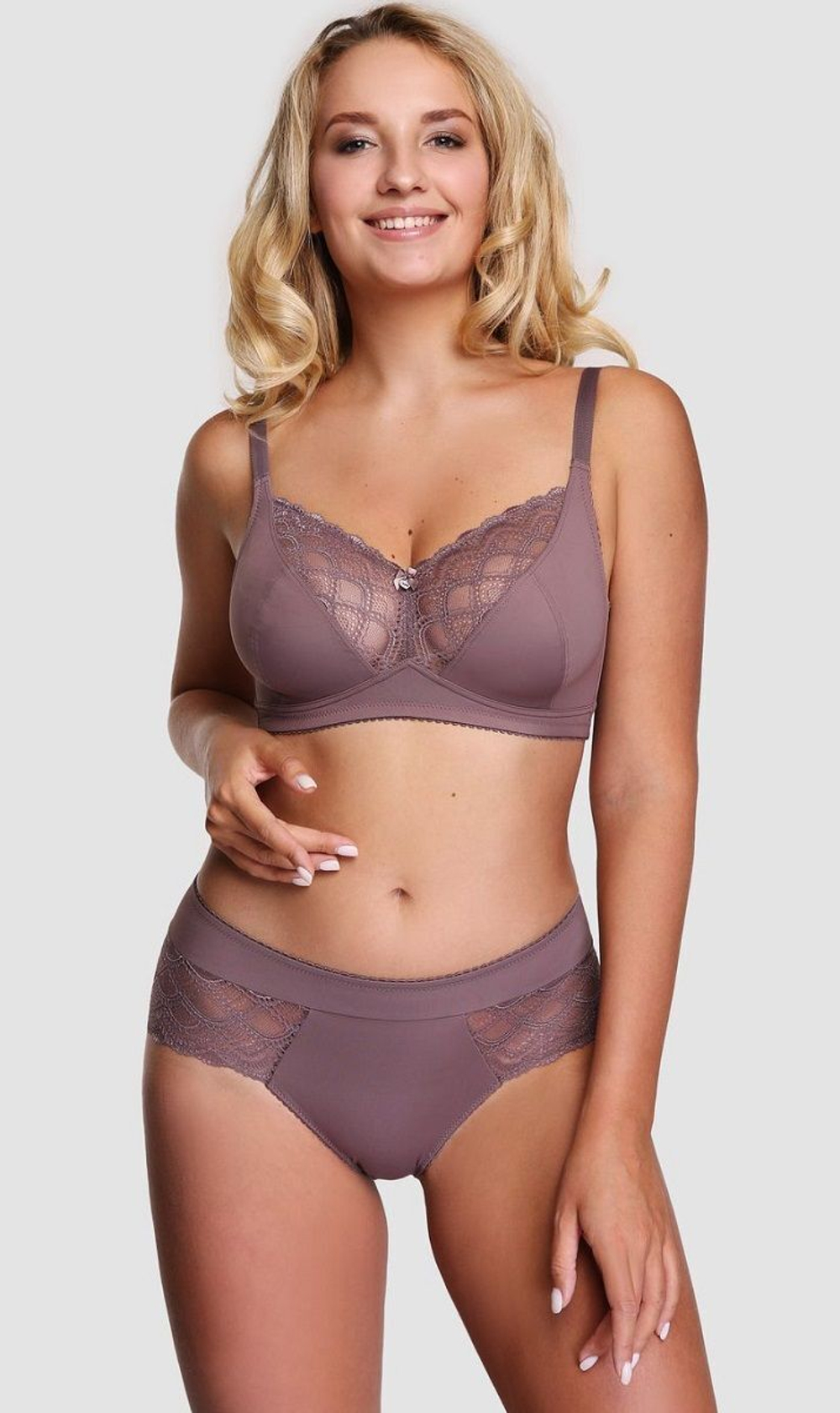 Классические трусики-слипы с кружевными вставками по бокам (Размер: 52) (Цвет: кофейный)