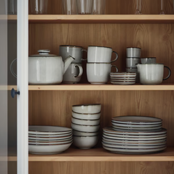 IKEA GLADELIG (ГЛАДЕЛИГ) — тарелка 25 см, серая (106.007.56)