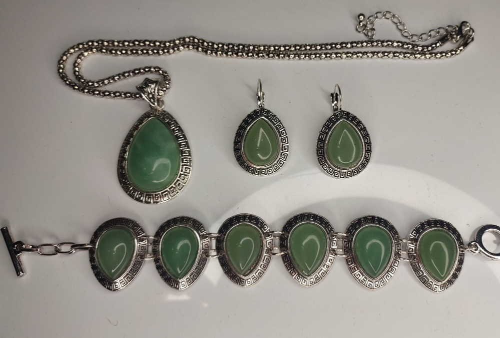 Комплект бижутерии Нефрит подвеска цепочка серьги, браслет. Капля (натуральный камень, бижутерный сплав)