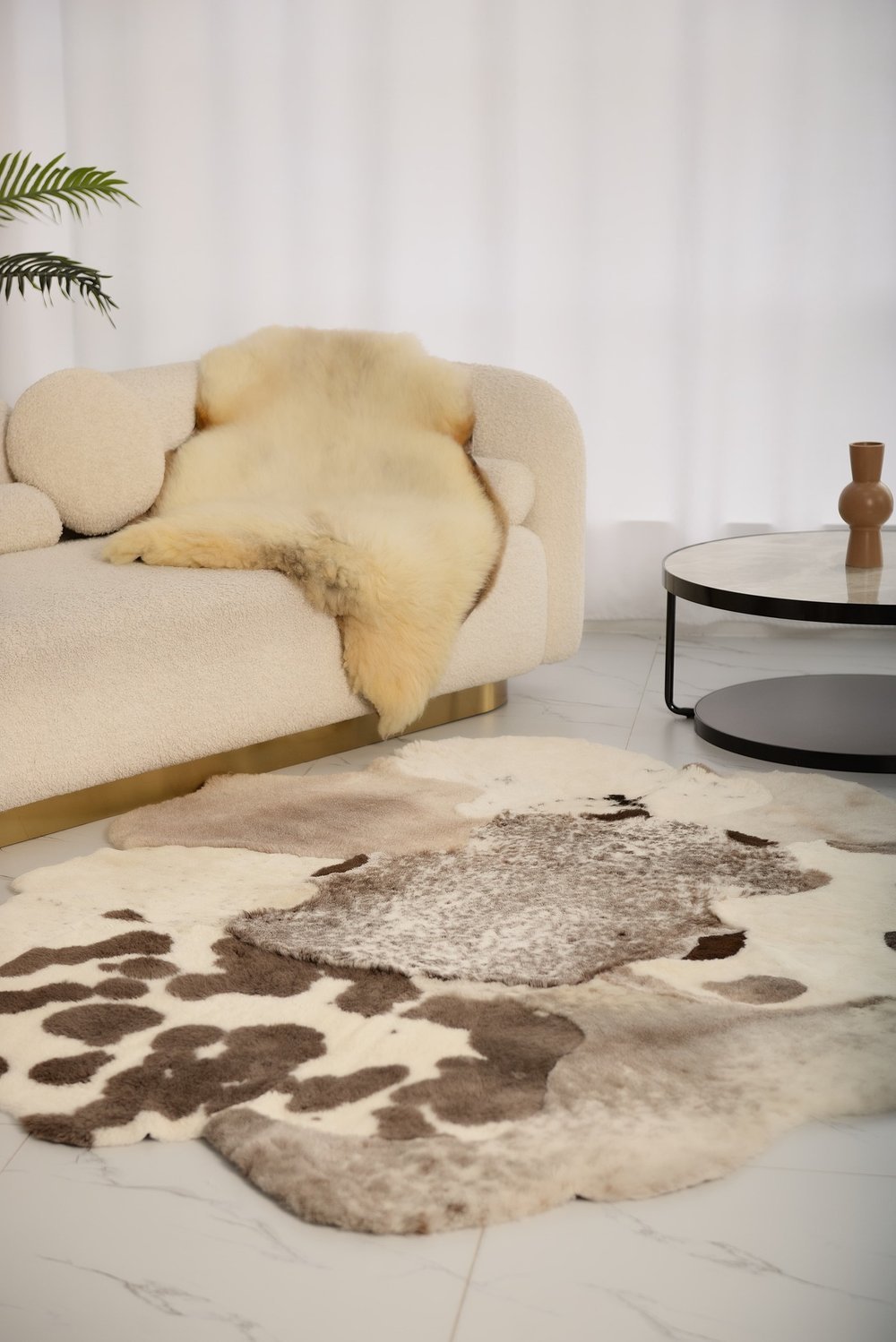 Ковер Мосси из некрашенных шкур с пятнами для интерьера