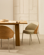 Стул Eamy из бежевой экокожи, ясеневого шпона с натуральной отделкой и бежевого металла