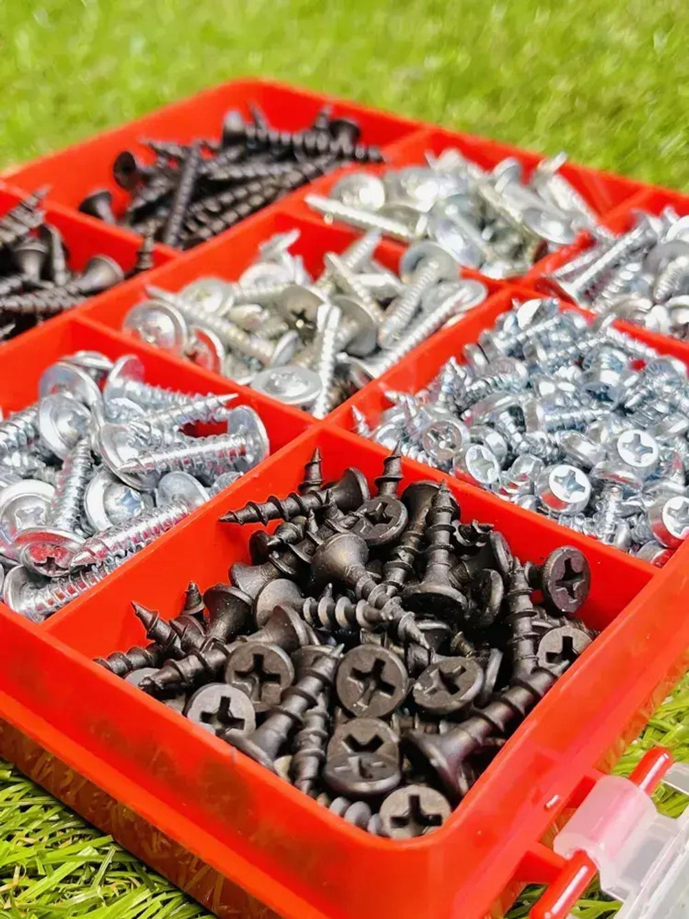 Набор саморезов (900)