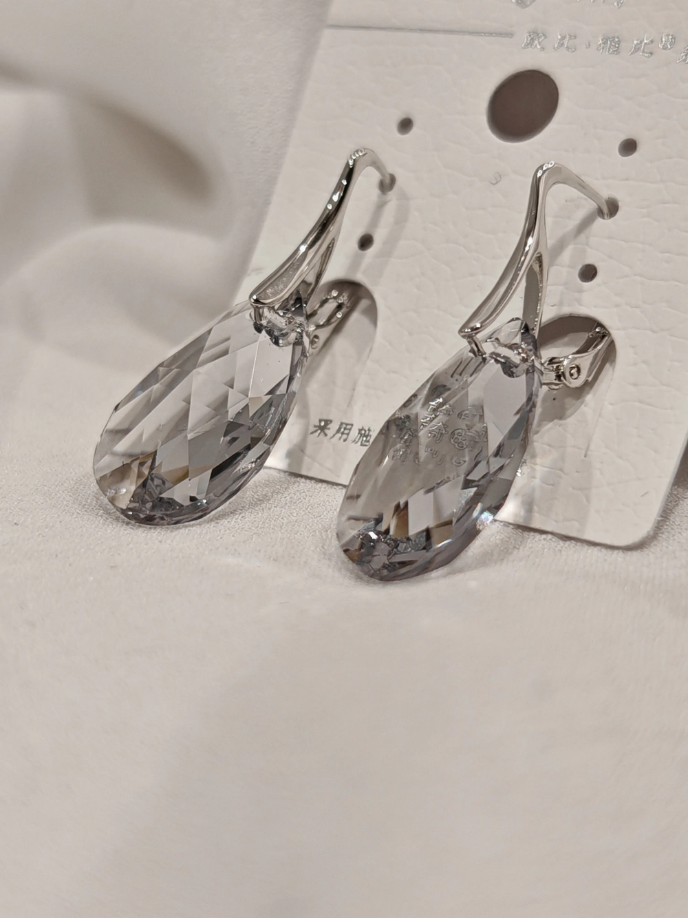 Серьги Oubi Yabi «Сияющая капля» Black Diamond