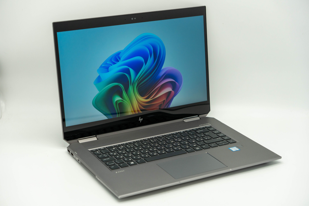 HP ZBook Studio x360 G5 ( Xeon E-2176M / Quadro P1000 )