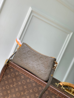 Louis Vuitton Liv Pochette