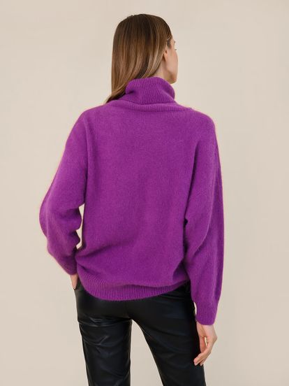 Женский свитер фиолетового цвета из ангоры - фото 4