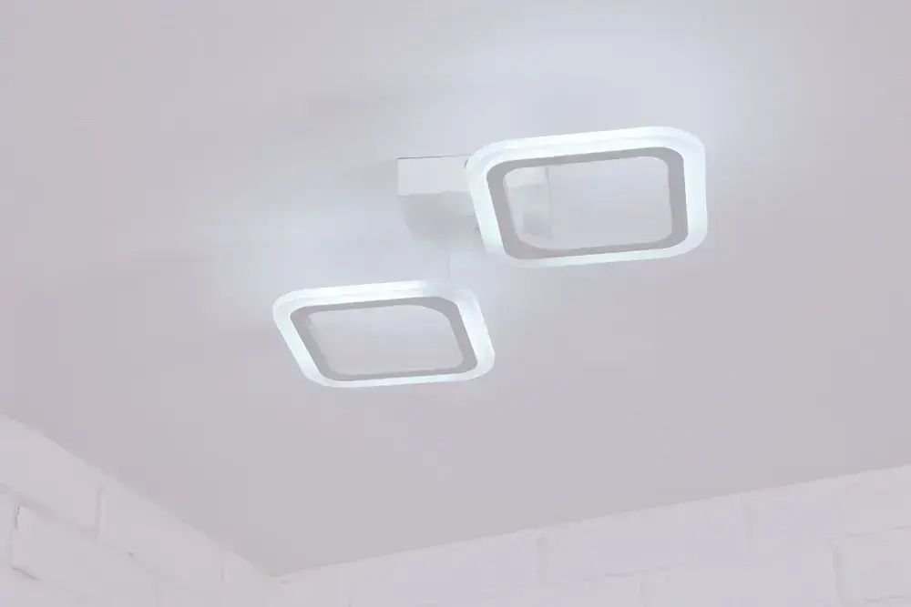 Люстра потолочная светодиодная Estero 39205-2sm, цвет белый. Люстра с пультом управления, освещение до 9 кв.м, мощность 32 Вт. Светильник потолочный