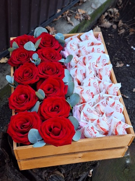 Розы и рафаэло в ящике