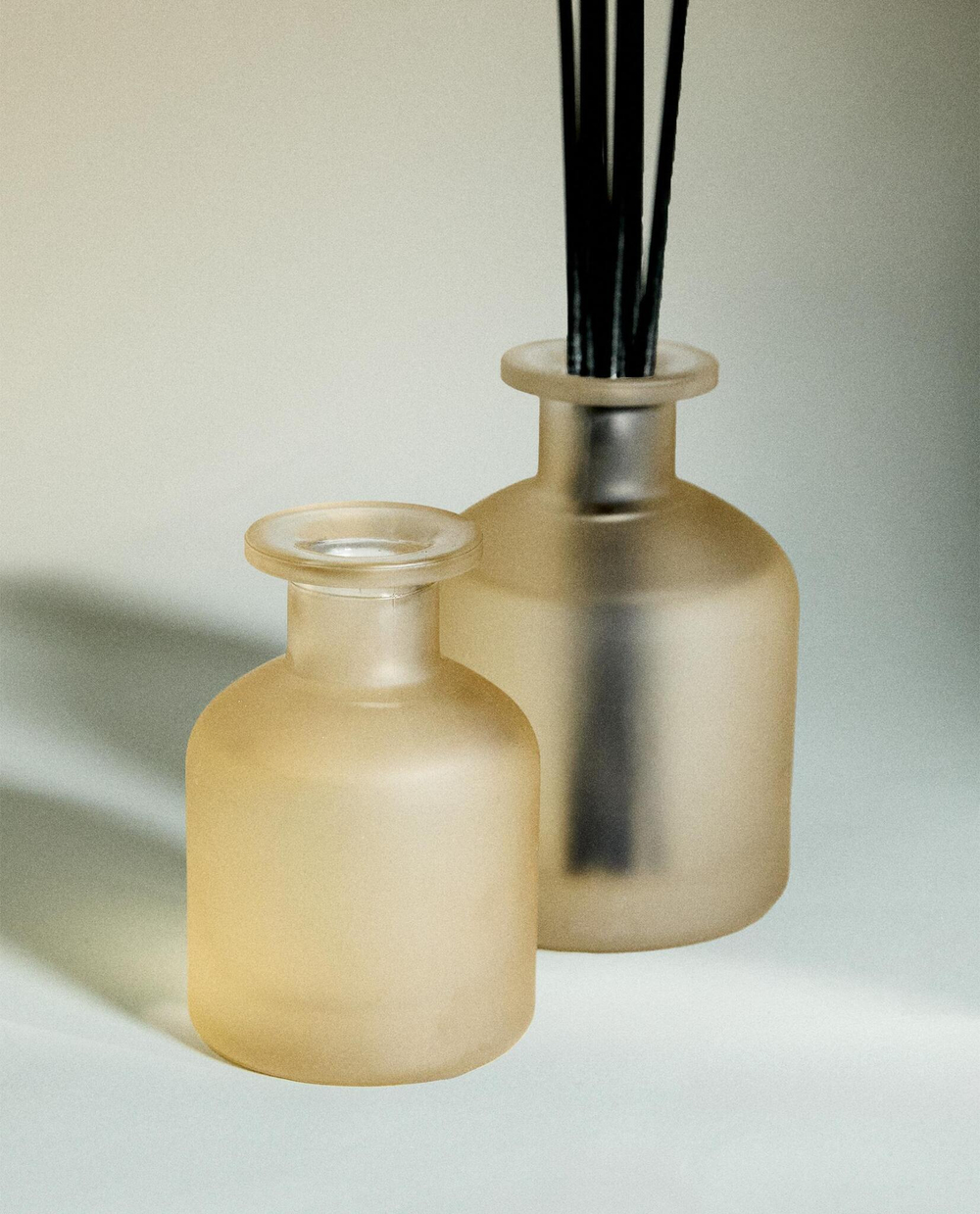 Zara Home ORCHIDÉE LUMIÈRE REED DIFFUSERS — ароматический диффузор с тростниковыми палочками, Орхидея Света, 230 мл