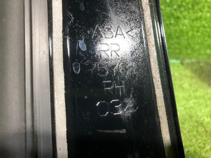 Накладка двери задняя правая Lexus LX 3 (15-23)