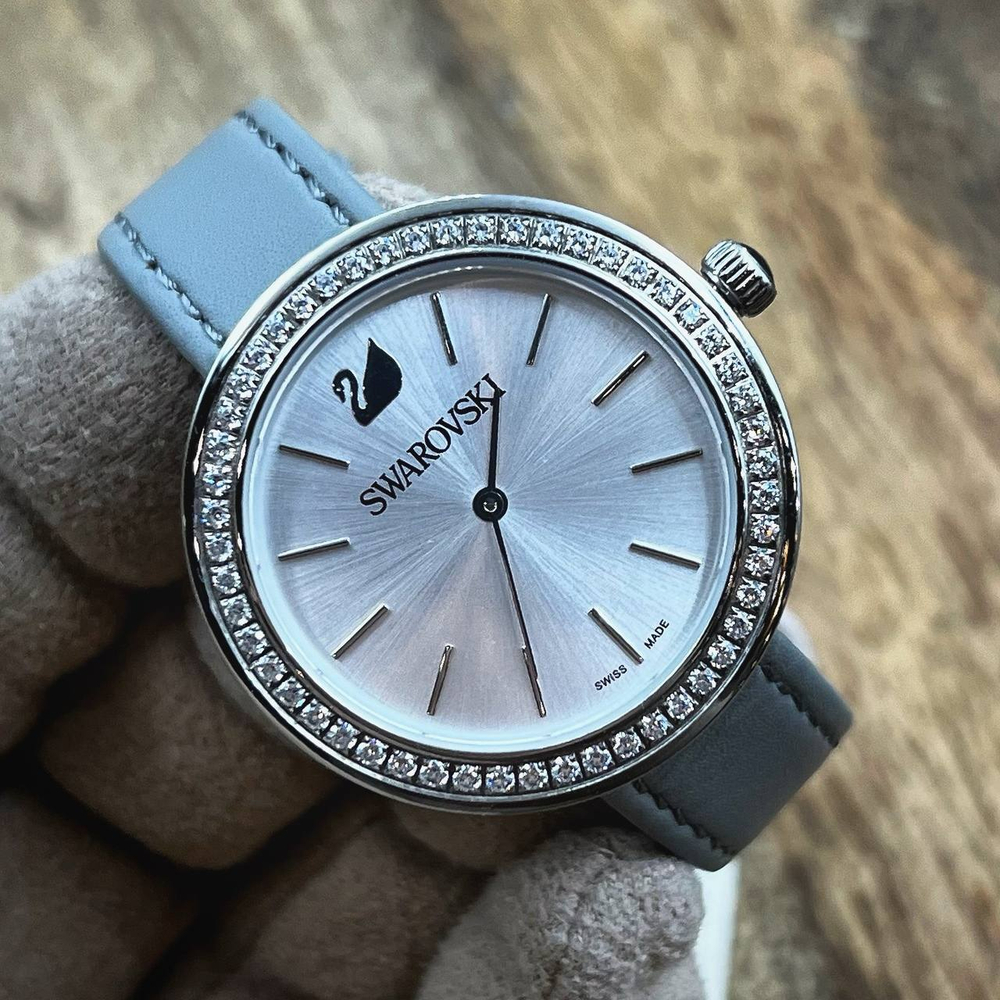 Часы Swarovski