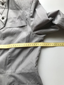 Плащ серого цвета, визуально на 44 размер