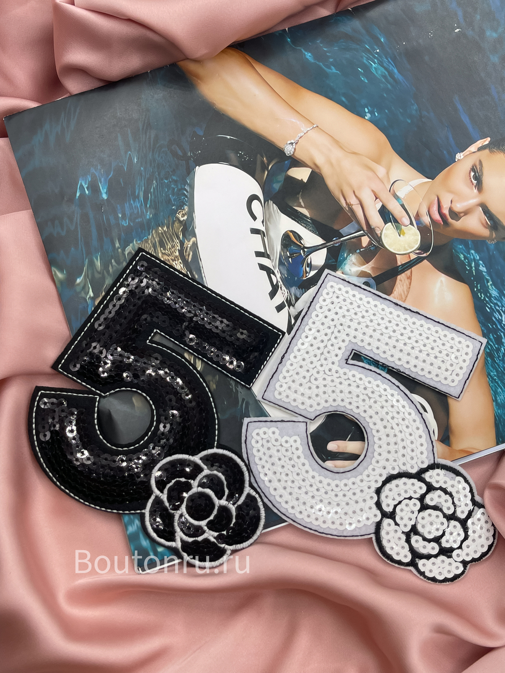 Нашивка Шан. в пайетках черная "Пятерка с цветочком"