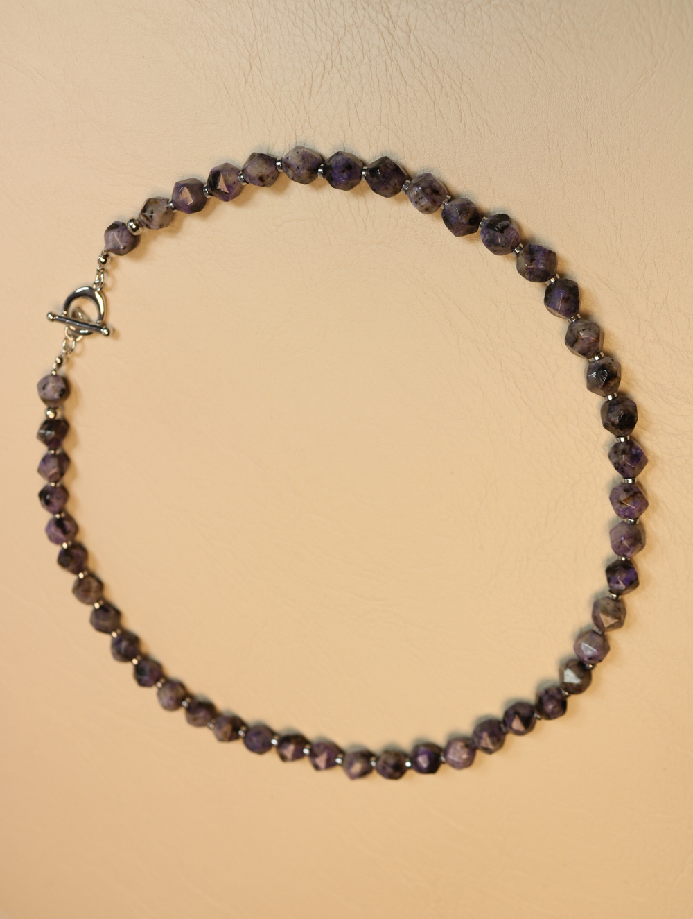 Чокер из чароита "Фиолетово-черный"