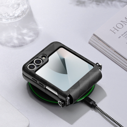 Складной чехол-книжка черного цвета от Dux Ducis для Samsung Z Flip 6, серия Fitt Series Case