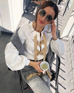 Рубашка с объемными рукавами на шнуровке