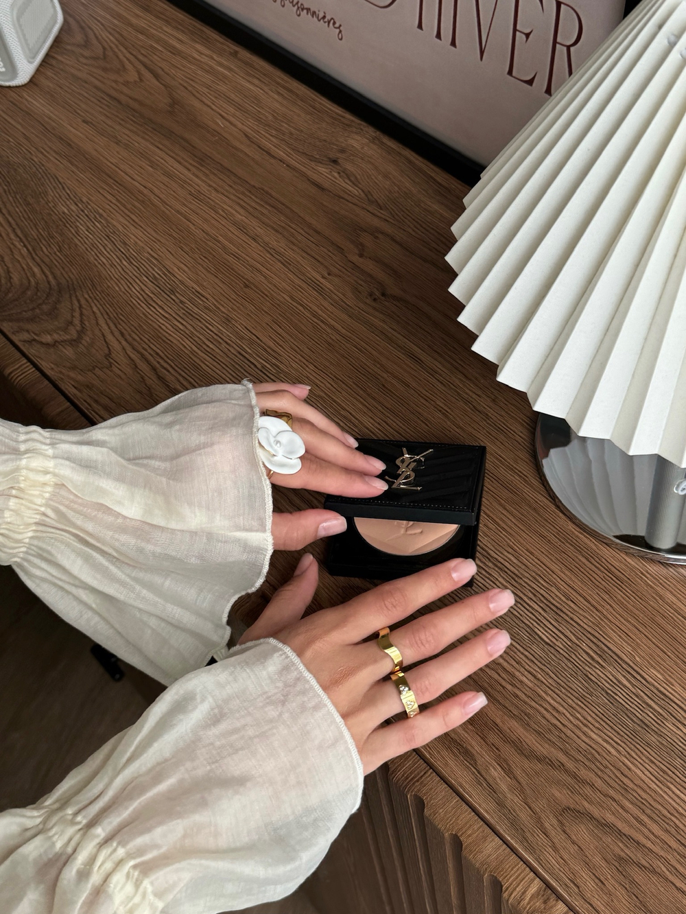 Кольцо Flower white