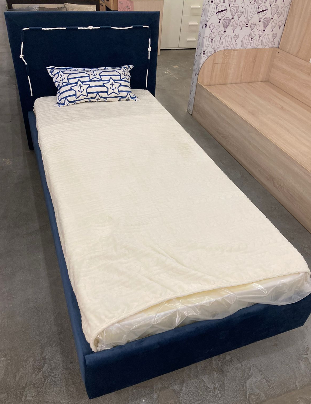 Кровать с настилом Севилья-15 (ягуар нэви/микровелюр якорь)