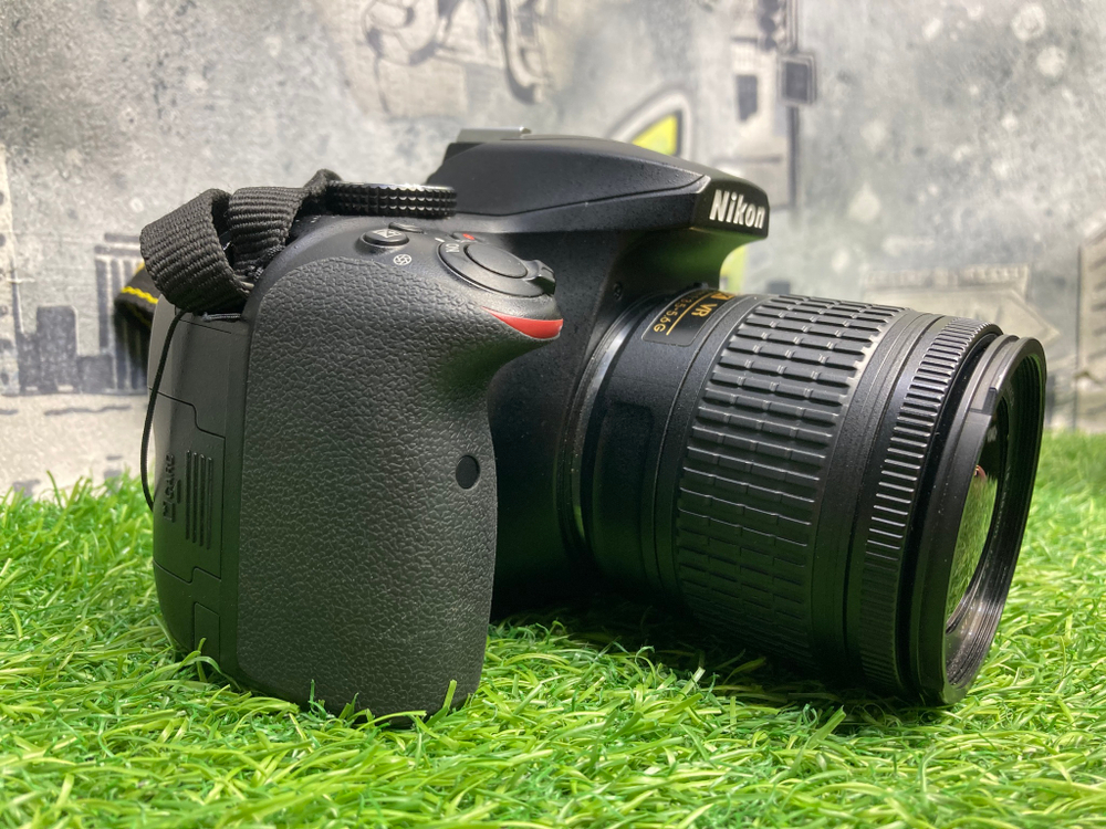 Nikon D3400 Kit AF-P DX 18-55mm G VR 67000 кадров