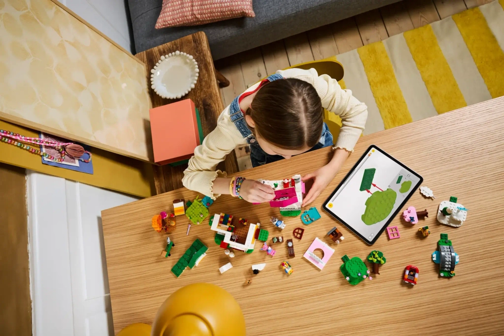 Конструктор LEGO Animal Crossing 77057 Креативные дома: Сезоны веселья