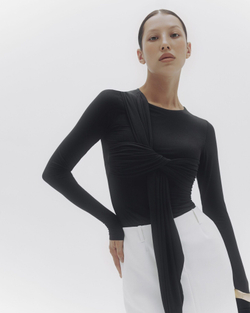 Лонгслив с акцентной деталью