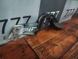 Петля капота правая Ford Focus 3, Kuga 2 (CBS) 11-19 Б/У Оригинал BM51A16800AD