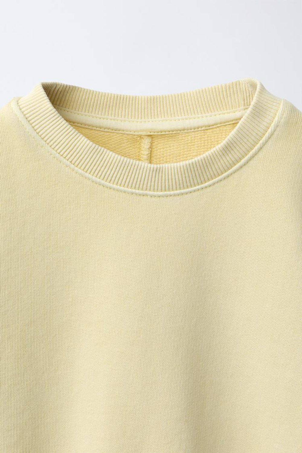 ZARA КОМПЛЕКТ ИЗ ТОЛСТОВКИ И БРЮК WIDE LEG С НАШИВКОЙ, ЖЕЛТЫЙ