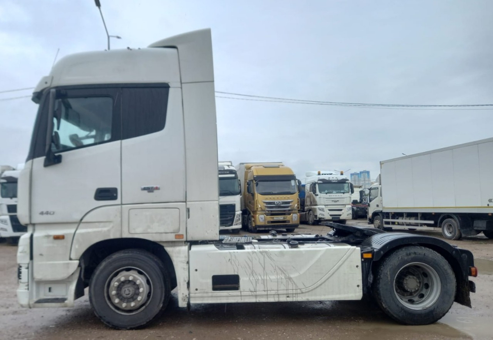 Foton AUMAN 4x2 Седельный тягач BJ4189SLFKA (Дизельный, 11,8 л, 470 л.с., АТ)