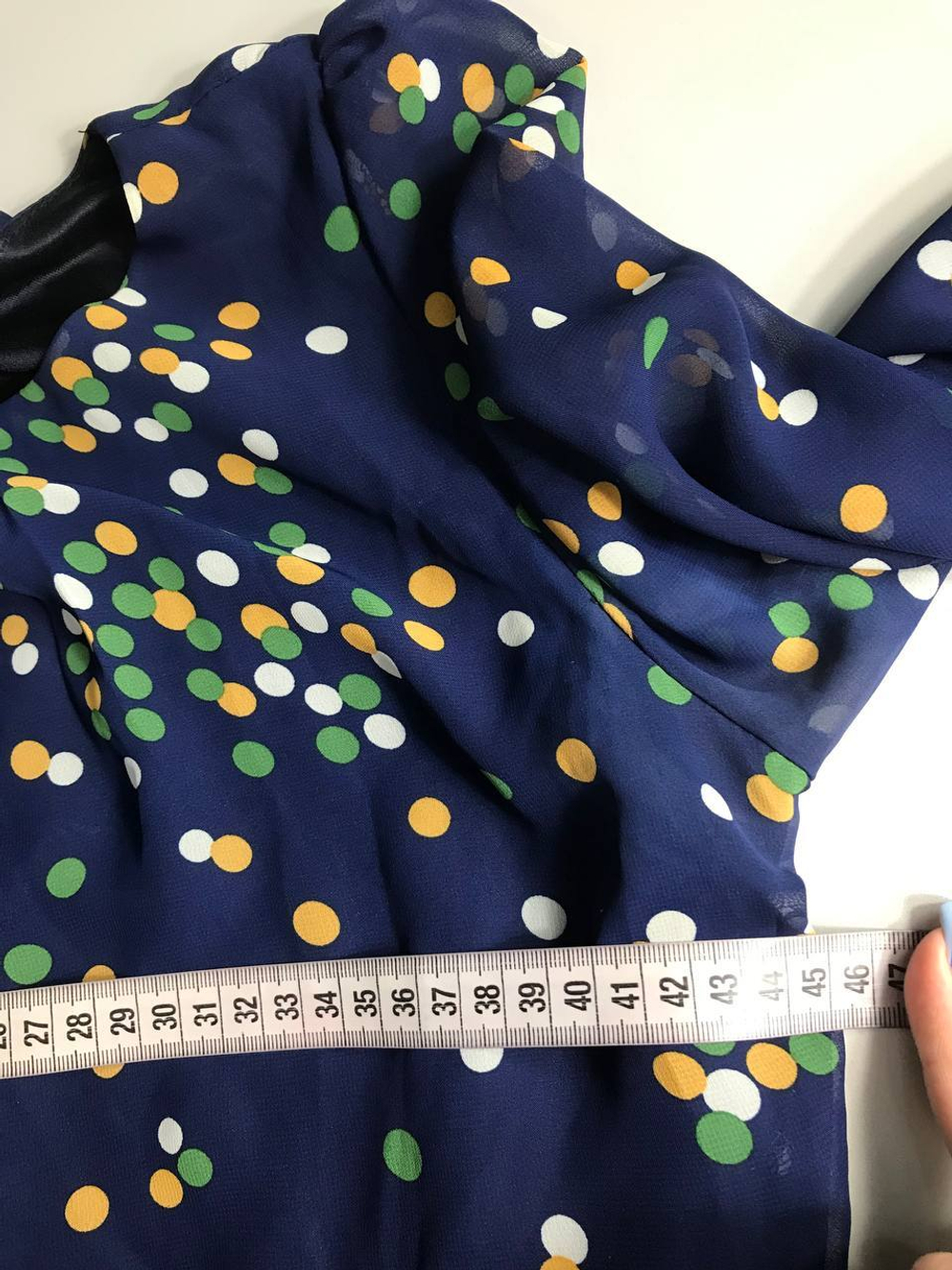 Платье Izabella усыпанное серпантином, визуально на 44 размер