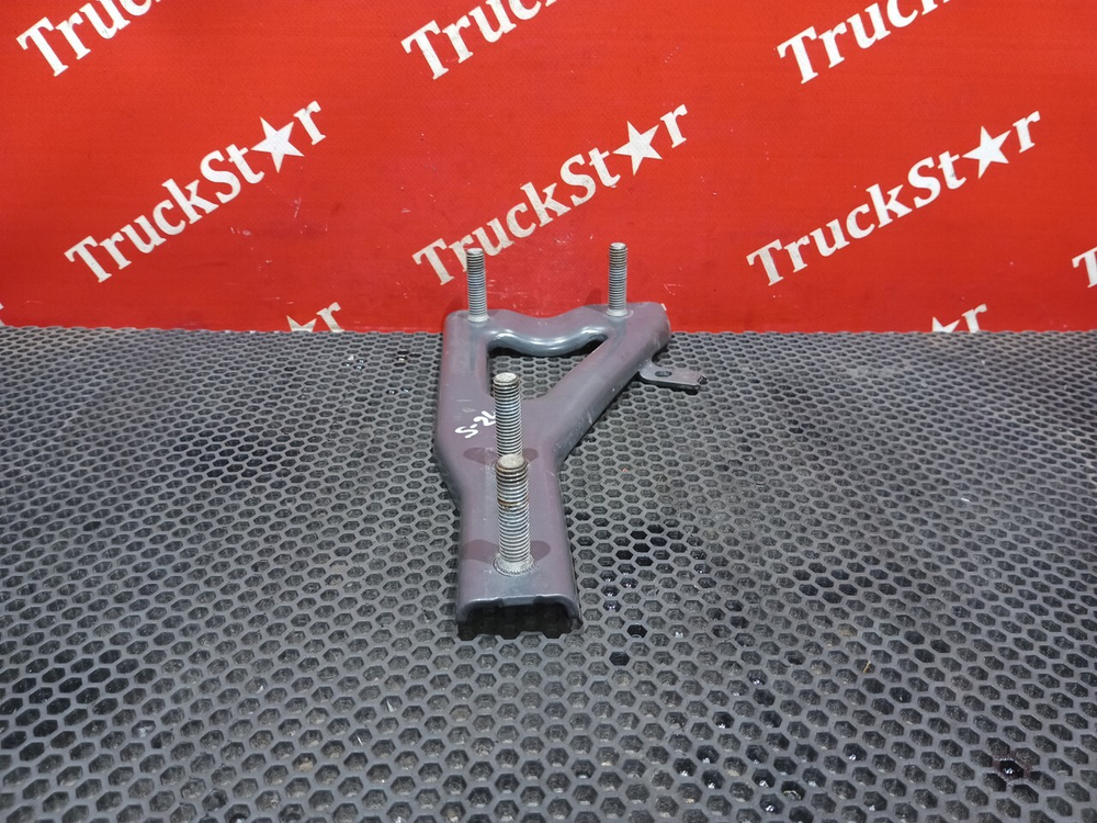 Кронштейн брызговика левого 2021г.