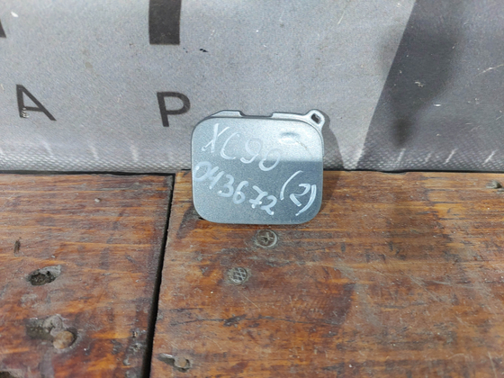 Заглушка буксировочного крюка Volvo XC90 2 14-нв Б/У Оригинал 31353391