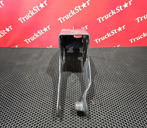 Кронштейн замка кабины правый 2020г