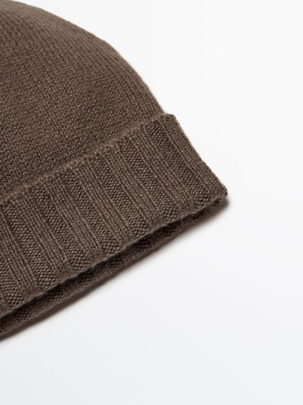 Massimo Dutti Шапка бини из 100% кашемира в рубчик с отворотом, коричневый
