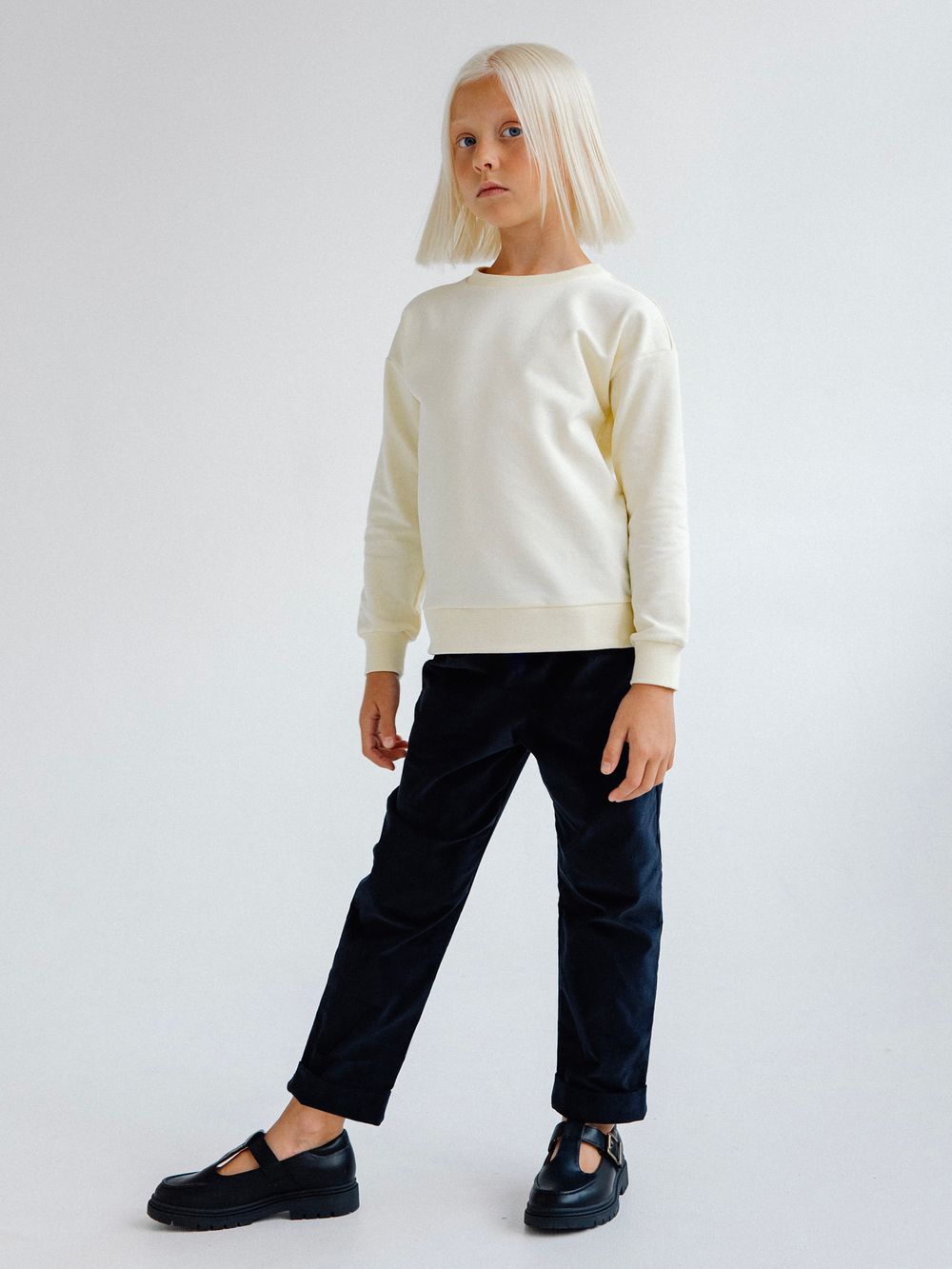 Свитшот сливочного цвета