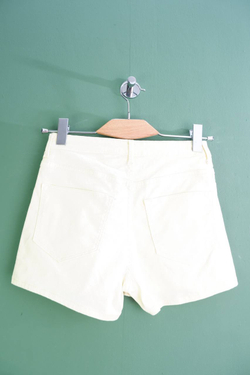 Шорты солнечного цвета, маркировка 34, визуально на 40 размер