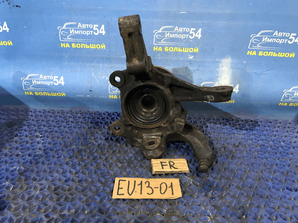 Ступица передняя правая NISSAN BLUEBIRD 1993