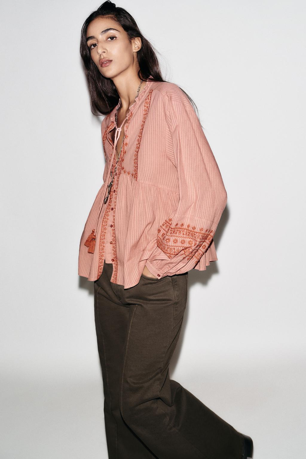 ZARA БЛУЗА С КОНТРАСТНОЙ ВЫШИВКОЙ, МАРСАЛА