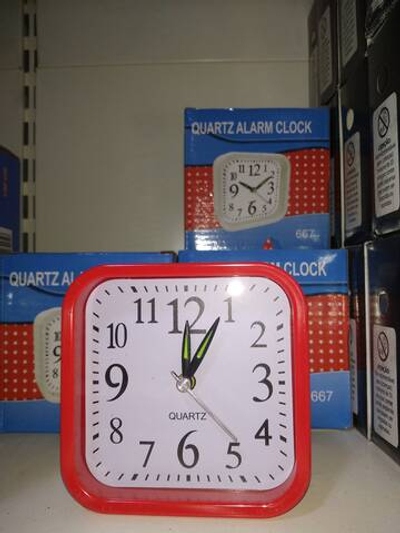 Настольные часы-будильник 667