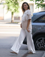 Евгения Шутова в футболке и брюках