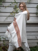 Шерстяной палантин с вышивкой (белый)